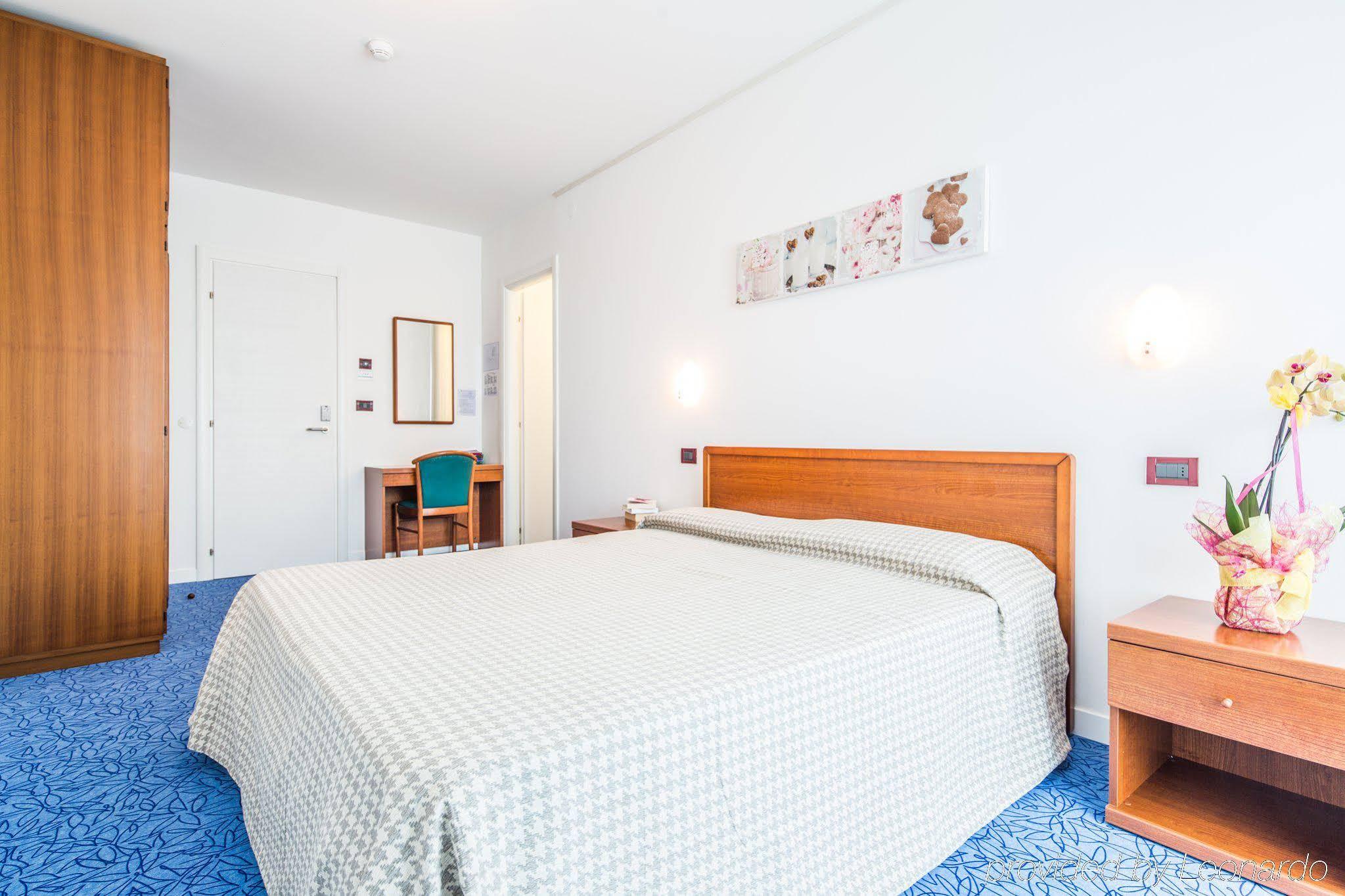 Hotel Olympia Линяно Сабиадоро Екстериор снимка